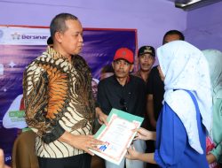 Sentuh Sektor Akar Rumput, Wali Kota Bekasi Tri Adhianto Serahkan Kunci Rutilahu di Pondok Gede