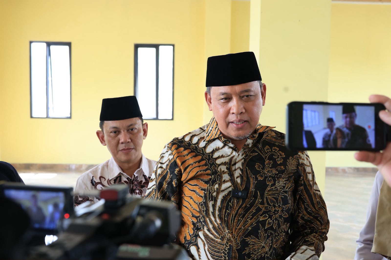 Bekasi - Wali Kota Bekasi, Tri Adhianto, saat meresmikan Gedung Islamic Center Jamiyyatul Ulama Jatisari yang berlokasi di Kelurahan Jatisari, Kecamatan Jatiasih, Sabtu (4/7/2026). Foto: Ist/Gobekasi.id.