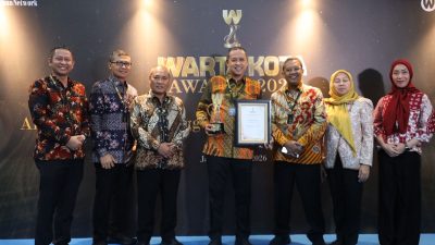 Bekasi - Kota Bekasi sukses memboyong penghargaan bergengsi dalam ajang Warta Kota Awards 2026 untuk kategori Anugerah Program Lingkungan dan Ketahanan Kota Berkelanjutan Terbaik. Foto: Ist/Gobekasi.id.