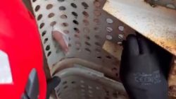 Jari Tengah Remaja Nyangkut di Kursi Puskesmas, Damkar Turun Tangan 