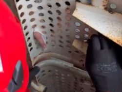 Jari Tengah Remaja Nyangkut di Kursi Puskesmas, Damkar Turun Tangan 