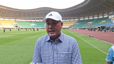 Bekasi - Anggota Komisi V DPRD Jawa Barat, Hasbullah Rahmat, usai meninjau kesiapan venue Porprov bersama Dinas Pemuda dan Olahraga (Dispora) Jawa Barat di Stadion Patriot Candrabhaga, Rabu (8/7/2026). Foto: Septian/Gobekasi.id.