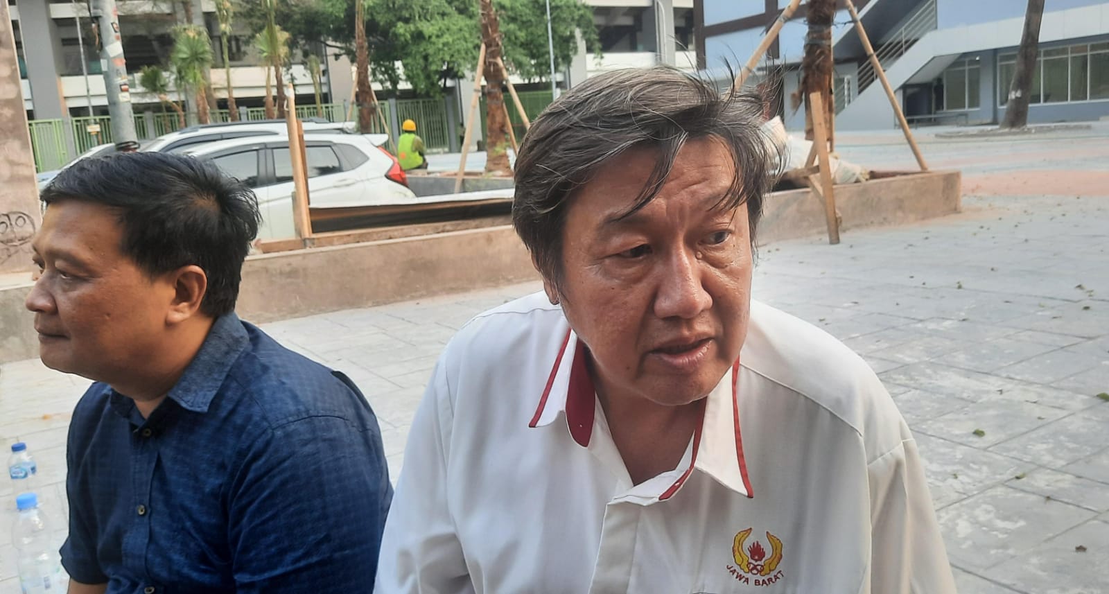 Bekasi - Sekretaris Umum KONI Jawa Barat, Gianto Hartono, usai mendampingi Komisi V DPRD Jawa Barat usai meninjau venue olahraga di Kota Bekasi, Rabu (8/7/2027). Foto: Septian/Gobekasi.id.