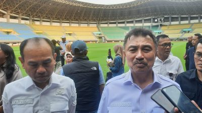 Bekasi - Ketua PB Porprov, Abdul Harris Bobihoe bersama Kadispora Kota Bekasi, Arwani usai mendampingi kunjungan Komisi V DPRD Jawa Barat bersama Kepala Dinas Pemuda dan Olahraga (Dispora) Jawa Barat yang meninjau kesiapan venue Porprov di Kota Bekasi, Rabu (8/7/2026). Foto: Septian/Gobekasi.id.