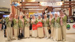 Bekasi - Ketua Dewan Kerajinan Nasional Daerah (Dekranasda) Kota Bekasi, Wiwiek Hargono, memimpin langsung jajaran pengurusnya untuk menghadiri puncak perayaan Hari Ulang Tahun (HUT) ke-46 Dewan Kerajinan Nasional (Dekranas) yang digelar meriah di Trans Studio Mall Makassar, Provinsi Sulawesi Selatan, Jumat (10/7/2026). Foto: Ist/Gobekasi.id.