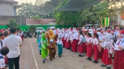 Bekasi - Suasana Hari Pertama Masuk Sekolah di SDN Margahayu XVIII Kota Bekasi, Senin (13/7/2026). Foto: Gobekasi.id.