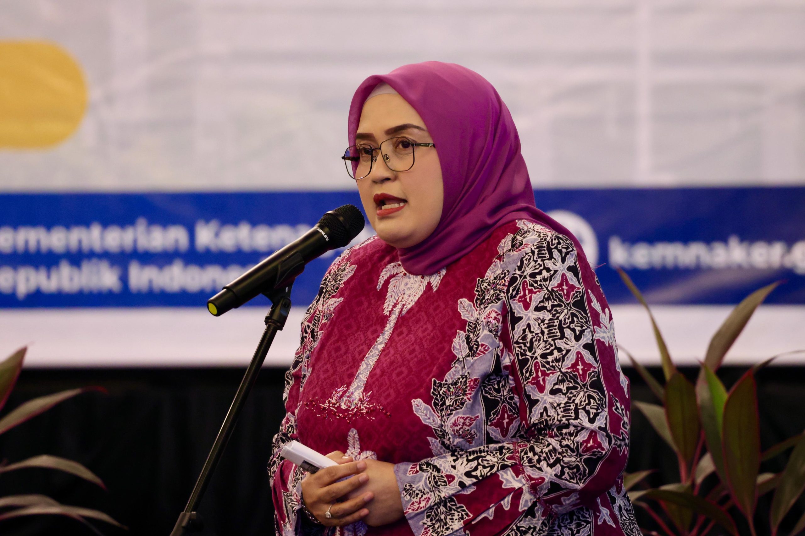 Bekasi - Direktur Jenderal Pembinaan Hubungan Industrial dan Jaminan Sosial (PHI dan Jamsos) Kemnaker Indah Anggoro Putri. Foto: Ist/Gobekasi.id.