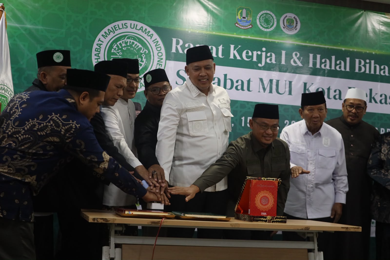 Bekasi - Rapat Kerja (Raker) Sahabat Majelis Ulama Indonesia (MUI) yang diselenggarakan di Asrama Haji Kota Bekasi. Foto: Ist/Gobekasi.id.
