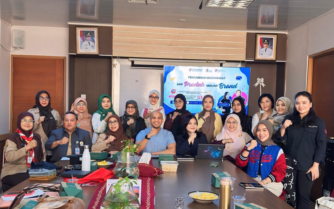 Bekasi - Pelatihan bertajuk "Dari Produk Menjadi Brand" oleh dosen LSPR bagi para pelaku Industri Kecil dan Menengah (IKM) di Depok. Foto: Ist/Gobekasi.id.