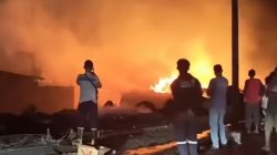 Lapak Kayu Palet dan Rumah Warga di Jalur Pantura Kedungwaringin Hangus Dilalap Api