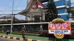 Disindir Lewat Karangan Bunga “Korupsi MCK Receh”, Aktivis GEMA AKSI Desak Kejari Bekasi Bidik Proyek Pasar Rp200 Miliar