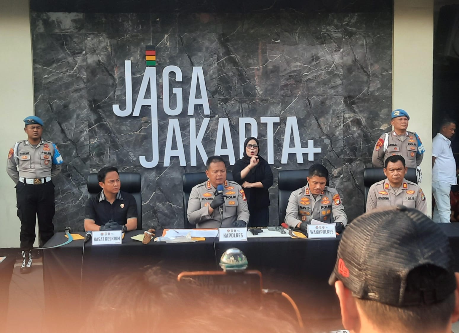 Bekasi - Kapolres Metro Bekasi Kota Kombes Pol Kusumo Wahyu Bintoro dalam jumpa pers menyampaikan hasil pelaksanaan Operasi Berantas Jaya 2026 yang berlangsung sejak 4 Juli hingga 18 Juli. Foto: Septian/Gobekasi.id.