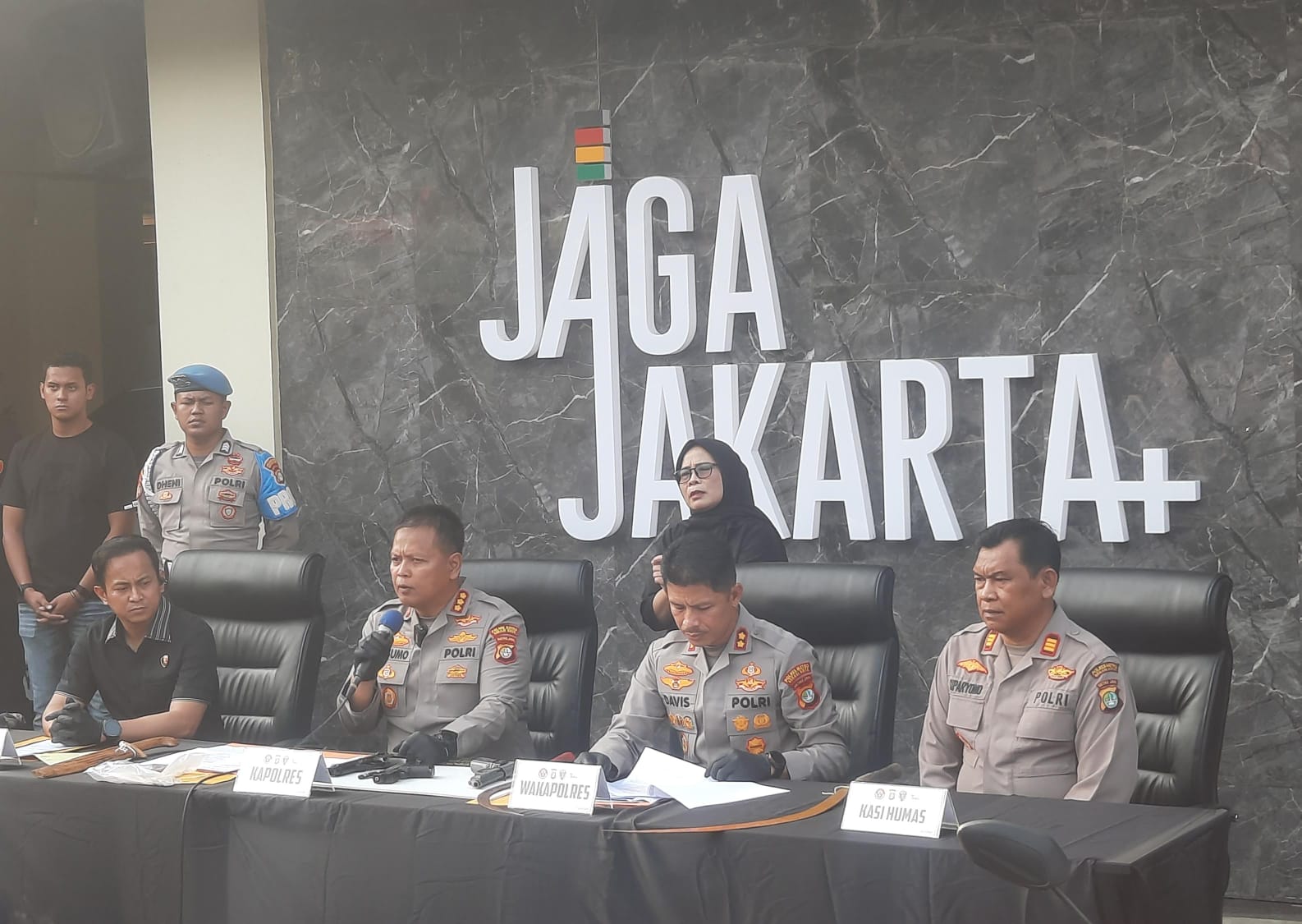 Bekasi - Kapolres Metro Bekasi Kota Kombes Pol Kusumo Wahyu Bintoro dalam jumpa pers menyampaikan hasil pelaksanaan Operasi Berantas Jaya 2026 yang berlangsung sejak 4 Juli hingga 18 Juli. Foto: Septian/Gobekasi.id.