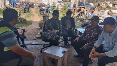 Bekasi - Jajaran aparatur Kelurahan Sumurbatu bersama Dinas Lingkungan Hidup (DLH) Kota Bekasi menggelar inspeksi mendadak ke lokasi operasional Metamorfosa pada Kamis (16/7/2026). Foto: Ist/Gobekasi.id.