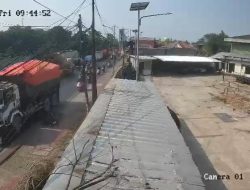 Nyalip Truk dari Kiri, Pemotor Tewas Terlindas di Jalan Raya Narogong