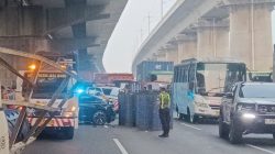 Rem Blong Berujung Kecelakaan di KM 26 Tol Jakarta-Cikampek, Korban Dievakuasi ke RS Siloam