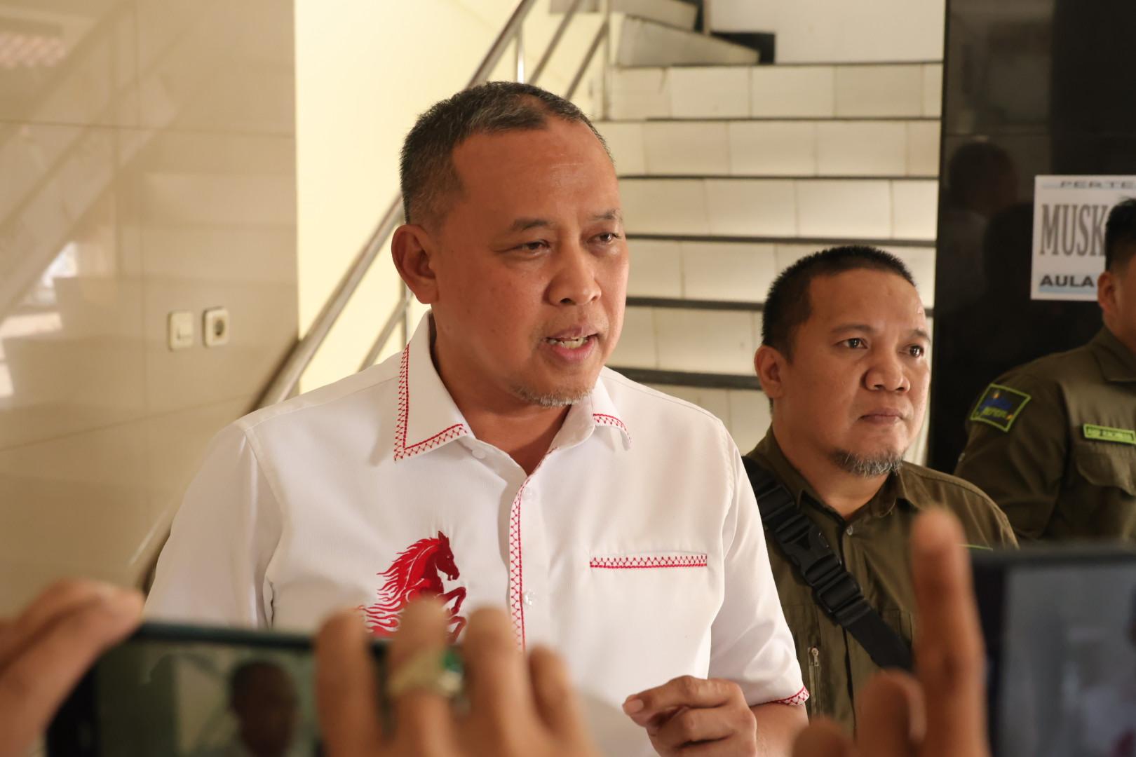 Bekasi - Wali Kota Bekasi Tri Adhianto usai menghadiri pembukaan Musyawarah Kota (Muskot) III Komite Olahraga Rekreasi Masyarakat Indonesia (KORMI) Kota Bekasi yang digelar di Gedung Islamic Center, Bekasi Selatan, pada Sabtu (18/7/2026). Foto: Ist/Gobekasi.id.