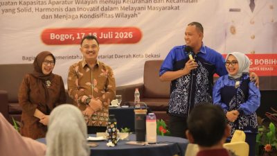 Bekasi - Wali Kota Bekasi Tri Adhianto bersama Wakil Wali Kota Bekasi Abdul Harris Bobihoe mengumpulkan seluruh camat, lurah, dan aparatur kewilayahan dalam agenda Peningkatan Kapasitas Aparatur Kewilayahan Tahun 2026 yang digelar pada Sabtu (18/7/2026). Foto: Ist/Gobekasi.id.