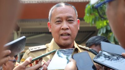 Bekasi - Wali Kota Bekasi Tri Adhianto saat diwawancara wartawan. Foto: Ist/Gobekasi.id.