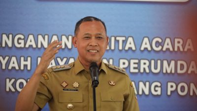 Bekasi - Wali Kota Bekasi, Tri Adhianto saat berpidato agenda penyerahan aset Perumda Tirta Bhagasasi ke Perumda Torta Patriot, Senin (20/7/2026). Foto: Ist/Gobekasi.id.