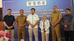 Bekasi - Pemerintah Kota Bekasi bersama Pemerintah Kabupaten Bekasi resmi meneken Berita Acara Serah Terima (BAST) Aset dan Wilayah Layanan Perumda Tirta Bhagasasi Cabang Kota Bekasi (Poncol) dan Cabang Pondok Ungu kepada Perumda Air Minum Tirta Patriot, Senin (20/7/2026). Foto: Ist/Gobekasi.id.