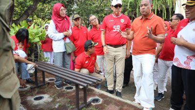 Bekasi - Wali Kota Bekasi, Tri Adhianto, menghadiri seremoni kick off rangkaian pertandingan HUT ke-81 Kemerdekaan Republik Indonesia yang dirangkaikan dengan peluncuran program Bekasi Keren Lingkungan Hidup di Pondok Gede, Minggu (26/7/2026). Foto: Ist/Gobekasi.id.