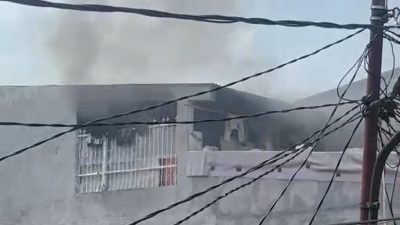 Bekasi - Kebakaran melanda sebuah Indekos di wilayah Kayuringin Jaya, Bekasi Selatan, Kota Bekasi, Kamis (30/7/2026). Foto: Ist/Gobekasi.id.