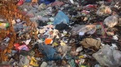 Bekasi - Tumpukan sampah berserakan di wilayah Kebalen, Babelan, Kabupaten Bekasi. Foto: Gobekasi.id.