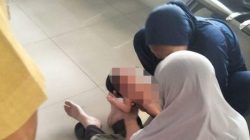 Bekasi - Bayi yang ditemukan di lahan kosong Tambun Selatan mendapat penanganan dari tenaga kesehatan. Foto: Ist/Gobekasi.id.