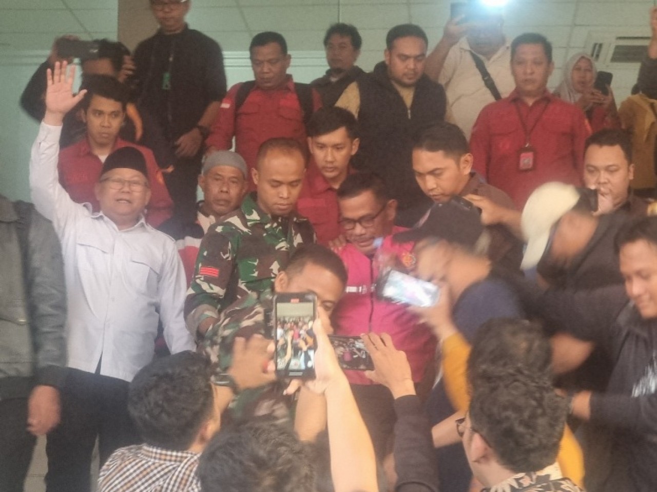 Bekasi - Kejaksaan Negeri (Kejari) Kota Bekasi menetapkan mantan Kepala Bidang Pasar Dinas Perdagangan dan Perindustrian (Disdagperin) Kota Bekasi berinisial JAS tersangka kasus pungli MCK Pasar Bantargebang, Rabu (15/7/2026). Foto: Ist