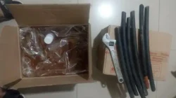 Bekasi - Barang bukti yang di sita polisi dari tangan pelaku pencurian minyak goreng dan kabel di Cikarang. Foto: Ist/Gobekasi.id.