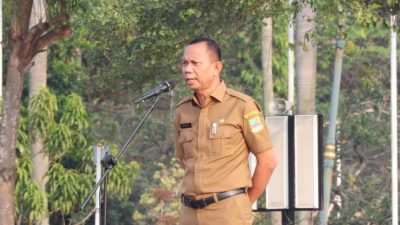 Bekasi - Sekretaris Daerah Kabupaten Bekasi, Endin Samsudin memimpin apel pagi bagi seluruh ASN dilingkungan Pemerintah Kabupaten Bekasi di Plaza Pemkab Bekasi Cikarang Pusat. Foto: Ist/Gobekasi.id.