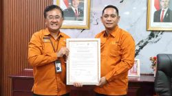 Bekasi - Plt Bupati Bekasi Asep Surya Atmaja bersama Kepala Badan Pusat Statistik (BPS) Kabupaten Bekasi, Krido Saptono saat pencanangan Sensus Ekonomi (SE) tahun 2026 di Gedung Bupati Bekasi, Rabu (8/7/2026). Foto: Ist/Gobekasi.id.