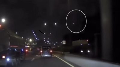 Bekasi - Cahaya dari langit dengan cepat menghiasi Bekasi dan diabadikan oleh warga. Foto: Ist