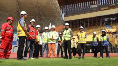 Bekasi - Ketua Umum Persaja, Asep Nana Mulyana didampingi Plt Bupati Bekasi Asep Surya Atmaja, Sekretaris Daerah Kabupaten Bekasi Endin Samsudin, serta Kepala Dinas Kebudayaan, Pemuda dan Olahraga Kabupaten Bekasi Iman Nugraha saat meninjau kondisi Stadion Wibawamukti, Jum'at (3/7/2026). Foto: Ist/Gobekasi.id.