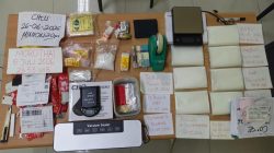 Bekasi - Barang bukti yang disita Polisi dari hasil penangkapan pria di kawasan niaga Jalan Raya Pasar Modern Harapan Indah 2, Desa Pusaka Rakyat, Kecamatan Tarumajaya, Kabupaten Bekasi. Foto: Ist/Gobekasi.id.