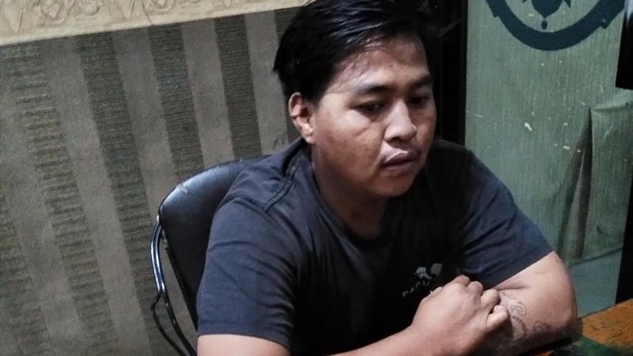 Bekasi - AA (20), sopir angkutan kota (angkot) yang viral setelah mengamuk dan merusak mobil pengendara lain di Jalan Raya Pekayon, Bekasi Selatan ditangkap polisi. Foto: Ist/Gobekasi,id.