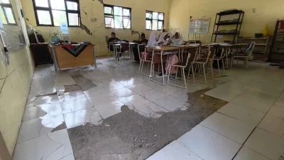Bekasi - Kondisi ruang kelas yang rusak di SDN Karang Indah 01 Bojongmangu. Foto: Ist