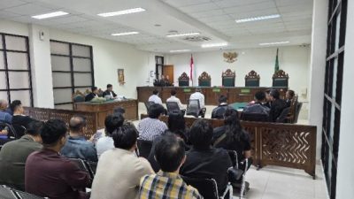 Bekasi - Korban dugaan pengeroyokan, Fendy, ogah berdamai atau menolak upaya Restorative Justice (RJ) dalam perkara yang menyeret mantan anggota DPRD Kabupaten Bekasi, Nyumarno. Penolakan tersebut disampaikan Fendy dalam sidang kedua di Pengadilan Negeri (PN) Cikarang, Rabu (12/8/2026). Foto: Ist