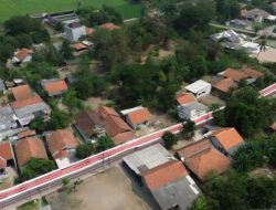 Sambut HUT ke-81 RI, Warga Karangbahagia Bekasi Bentangkan Merah Putih 500 Meter