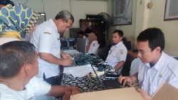 Bekasi - Pelayanan jembut bola penerbitan NIB bagi para pedagang Pasar Cikarang. Foto: Ist