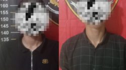 Bekasi - Dua pelaku yang melakukan pengeroyokan terhadap pria di lokasi acara resepsi pernikahan di Cabangbungin, Kabupaten Bekasi. Foto: Ist/Gobekasi.id.