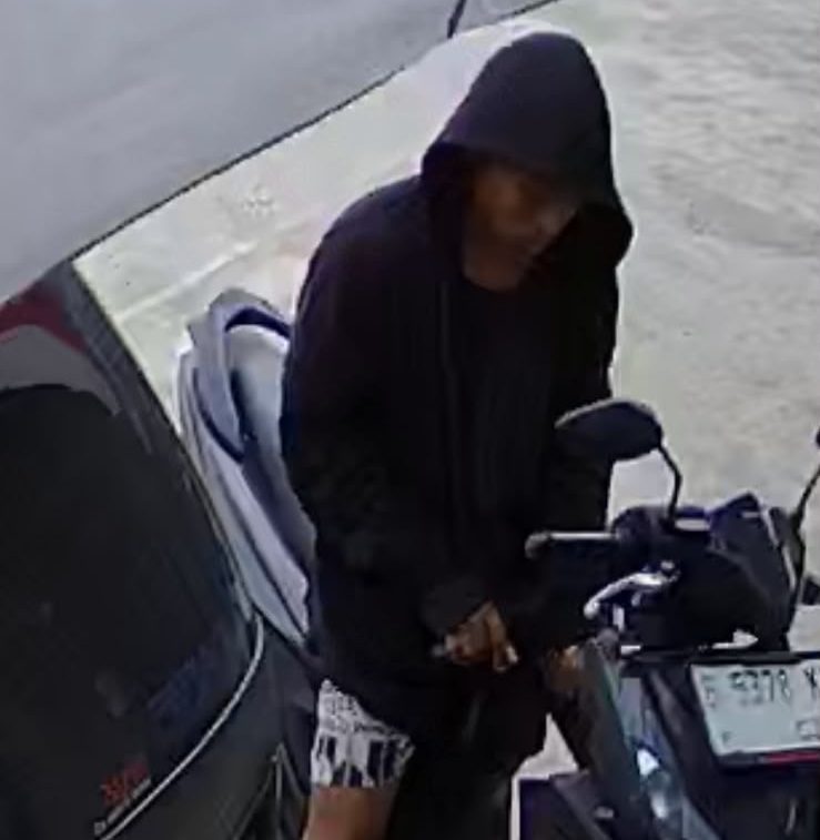 Bekasi - Motor Honda Beat CBS bernomor polisi B 5378 KHS itu dicuri pada Rabu, 12 Agustus 2026 sekitar pukul 13.12 WIB dan terekam kamera CCTV di lokasi. Foto: Ist/Gobekasi.id.