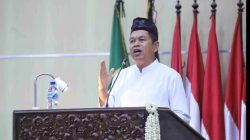 Bekasi -Gubernur Jawa Barat, Dedi Mulyadi, saat memberikan pidato dalam momentum tasyakuran Hari Jadi ke-76 Kabupaten Bekasi di Cikarang Pusat pada Sabtu (15/8/2026). Foto: Ist/Gobekasi.id.