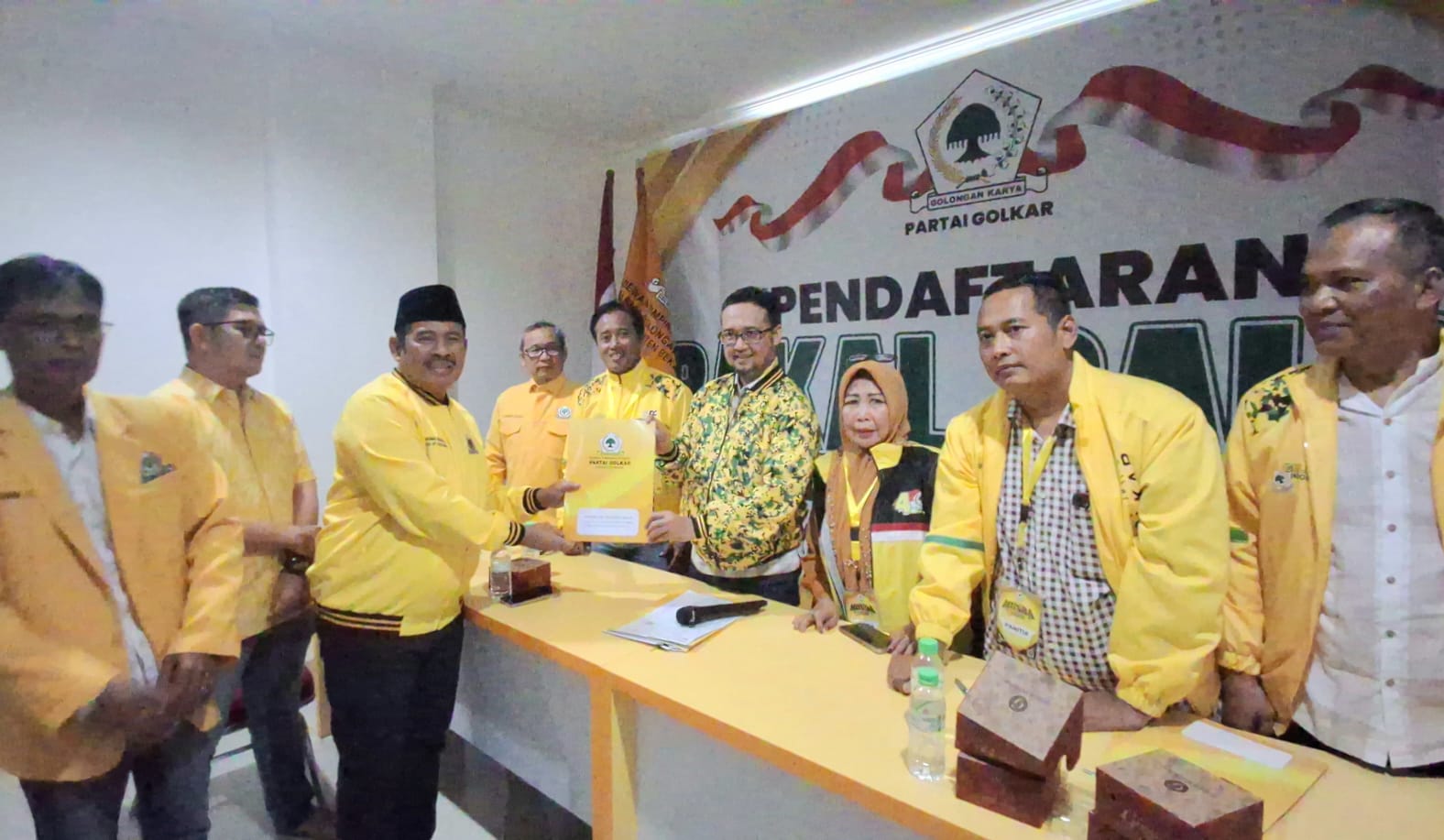 Bekasi - Akhmad Marjuki mendaftarkan diri sebagai bakal calon Ketua DPD Partai Golkar Kabupaten Bekasi pada Musda XI. Ia menjadi kandidat tunggal dengan dukungan 22 PK. Foto: Ist/Gobekasi.id.