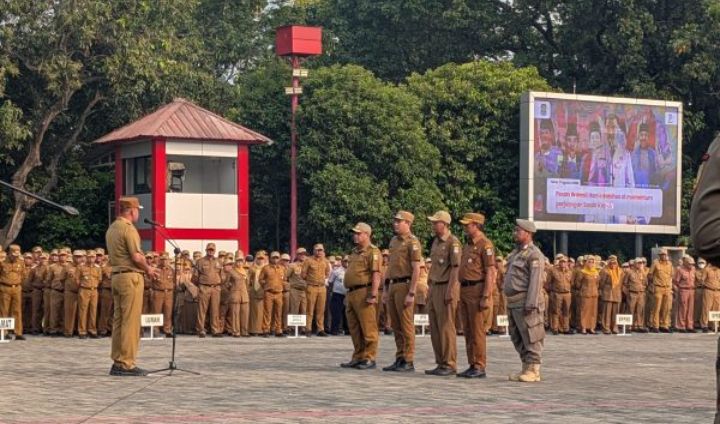 Bekasi - Wali Kota Bekasi Tri Adhianto membebastugaskan 5 pejabat termasuk Camat dan Lurah buntut menjamurnya PKL liar dan dugaan pungli di Plaza Patriot Chandrabhaga, Senin (24/8/2026). Foto: Ist/Gobekasi.id.