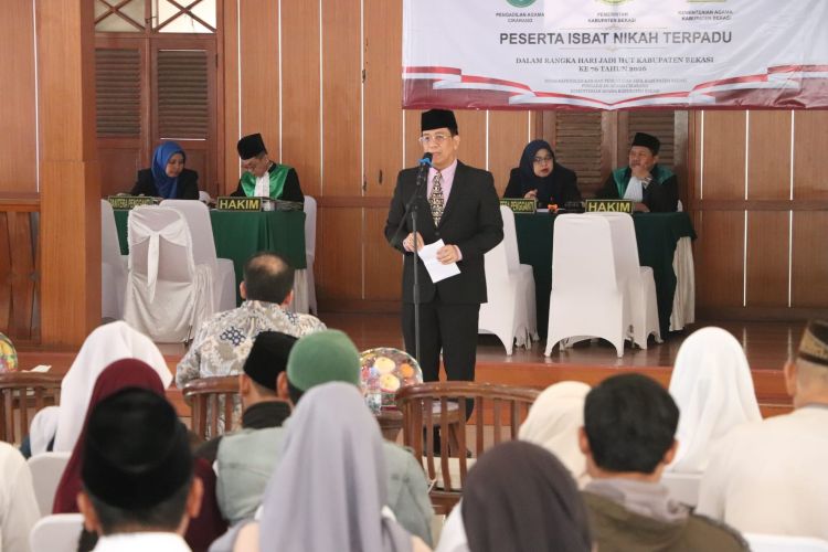 Bekasi - Pemerintah Kabupaten Bekasi menggelar Sidang Isbat Nikah Terpadu yang diikuti 41 pasangan suami istri di Gedung Balai Rakyat, Cikarang Pusat, Jumat (14/8/2026) pagi. Foto: Ist/Gobekasi.id.