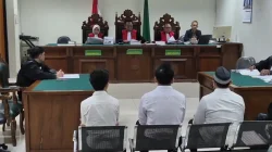 Bekasi - Sidang Anggota DPRD Kabupaten Bekasi berinsial NY dan kolega yang meminta penangguhan penahanan oleh Majelis Hakim Pengadilan Negeri Cikarang, Kamis (20/8/2026). Foto: Ist