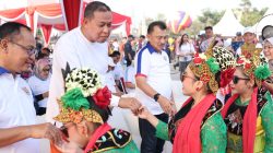 Bekasi - Wali Kota Bekasi Tri Adhianto bersama Wakil Wali Kota Abdul Harris Bobihe dan Ketua DPRD Sardi Effendi dalam rangkaian peringatan Hari Anak Nasional ke-42 di Plaza Patriot Candrabhaga, Minggu (2/8/2026). Foto: Ist/Gobekasi.id.