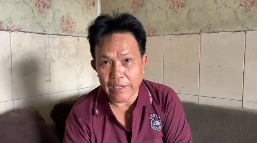 Bekasi - Ketua RT 03 RW 07 Kelurahan Medan Satria, Patuyo Kaman, membantah keras narasi yang menyebut dirinya melepaskan pelaku pencurian sepeda motor maupun melakukan pemukulan terhadap wanita korban pencurian, Senin (3/8/2026). Foto: Ist/Gobekasi.id.
